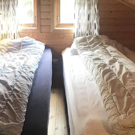 6 Person In Espevaer-by Traum *